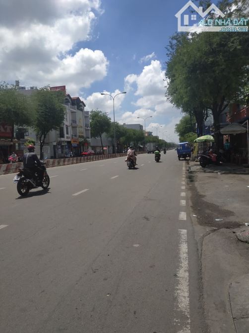 Bán nhà MTKD Lê Trọng Tấn Tân Phú 597m2 cấp 4 giá 49 tỷ TL (gần ngay Bờ Bao Tân Thắng) - 1