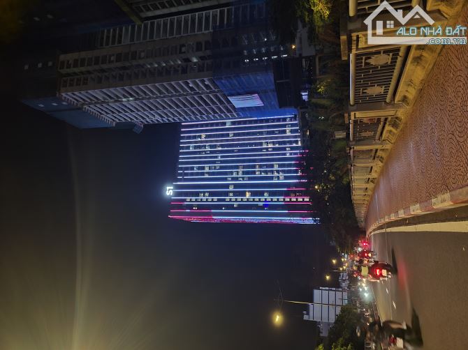 [Q.7] 200m2 ngang gần 5m cách 1 căn ra đường HTP cách Crescent Mall Phú Mỹ Hưng 300m C - 1