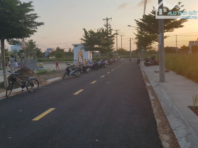 Bán nền đất 96 đường số 1 Sài Gòn Village Cần Giuộc Long An cách Vinhome 10 phút - 1