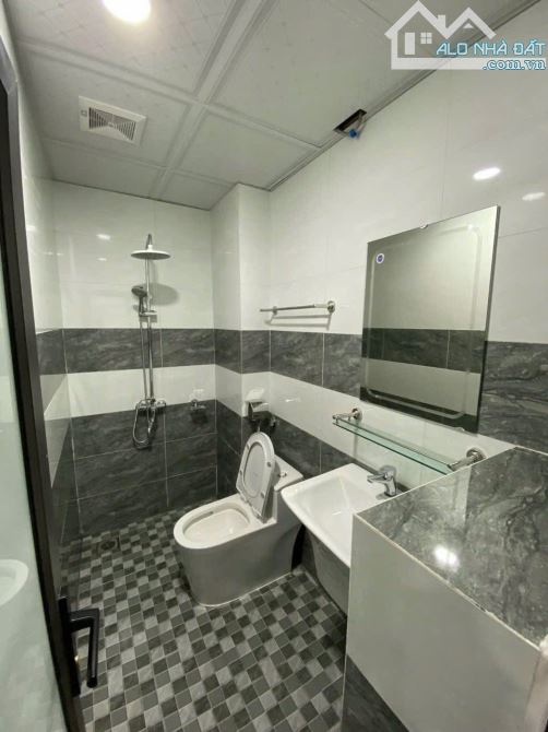 BÁN TOÀ CCMN DÒNG TIỀN TÂY HỒ - DT 100M2 SÀN - 20 PHÒNG- DThu 105tr/t! GIÁ 24 TỶ - 5