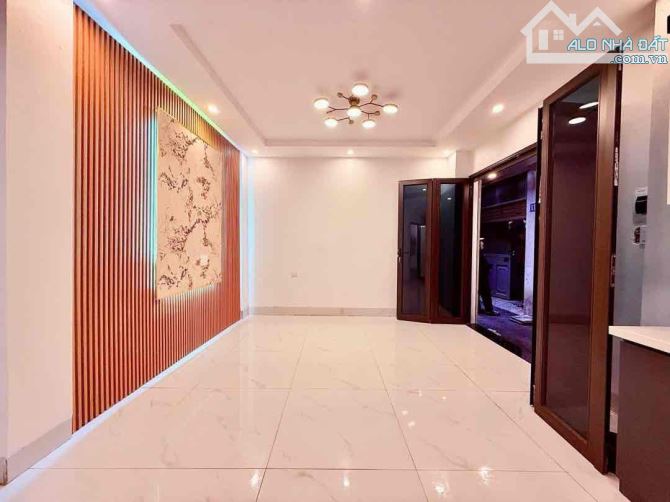 Nhà phố Kim Hoa, mặt tiền rộng 6.4m, 4 tầng đẹp, giá chỉ 6.9 tỷ – Trung tâm Đống Đa - 1