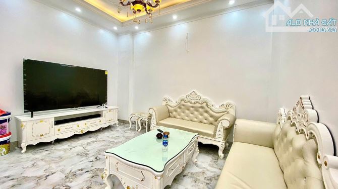Minh Khai - Style tân cổ điển - 45M - Xây mới thang máy - Ngõ thông - Gần ô tô - Nhiều ngủ - 1