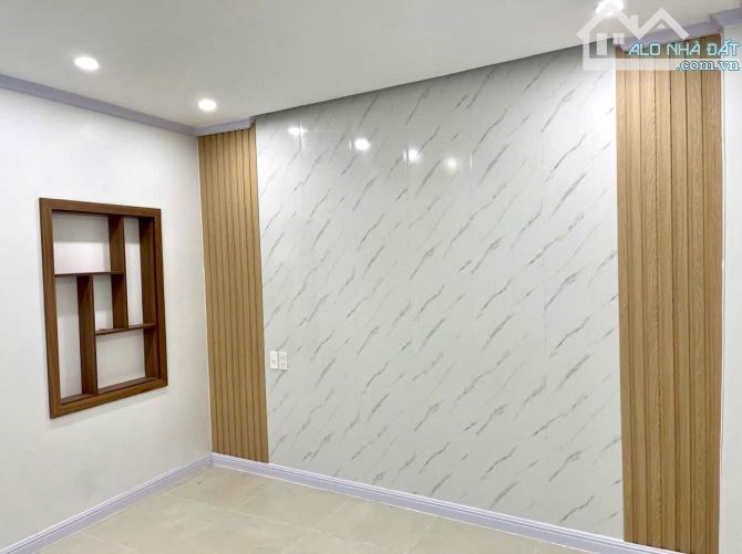 HƠN 7 TỶ CÓ NHÀ 5 TẦNG 43M2 NHÀ MỚI NGUYỄN LƯƠNG BẰNG - NGÕ RỘNG - GẦN Ô TÔ - 1
