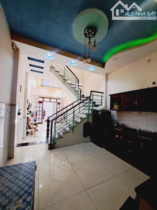 BÁN NHÀ ĐẸP 3 TẦNG - HẺM Ô TÔ - GẦN CHỢ LÊ VĂN QUỚI - BÌNH TÂN - GIÁ TỐT 5,45 TỶ - 1