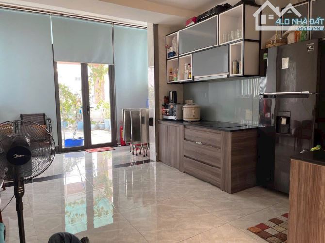 Hiếm! Bán nhà biệt thự nội khu Mê Linh- đối diện Bason. giáp Q1. DT: 12*18m. 3 tầng. 29 tỷ - 1