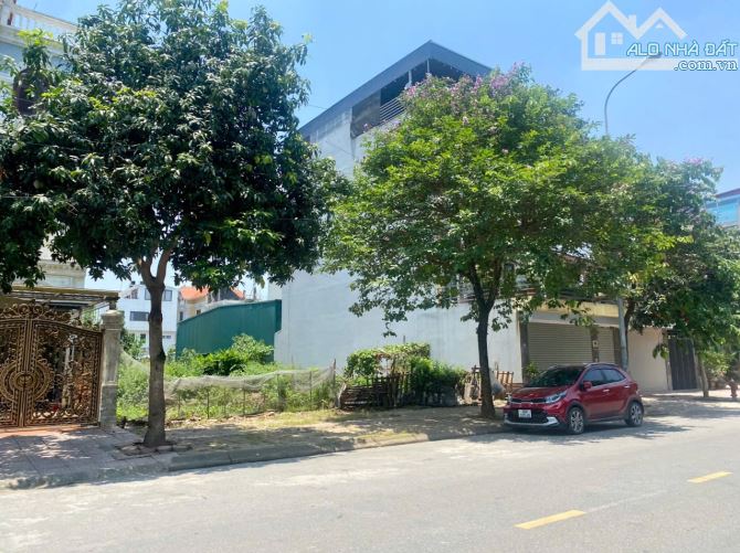 Hiếm, Mặt phố mới khu Tái định cư Trâu Quỳ. Vỉa hè đường 25m kinh doanh, 50m2 - MT 5M - 1