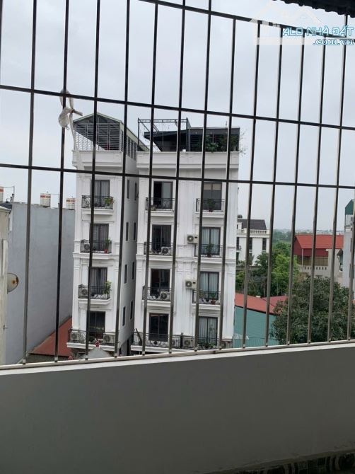 BÁN NHÀ PHỐ THẠCH BÀN LONG BIÊN 5 Tỷ  35 m 5 TẦNG MT 4m, SÁT PHỐ và ô tô tránh, kinh doanh - 1