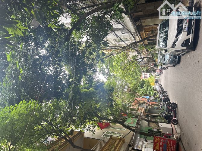 PHÂN LÔ TRUNG KÍNH - 3 Ô TÔ TRÁNH KINH DOANH - GẦN PHỐ - VỈA HÈ - VỊ TRÍ ĐỈNH - Ở SƯỚNG - 1