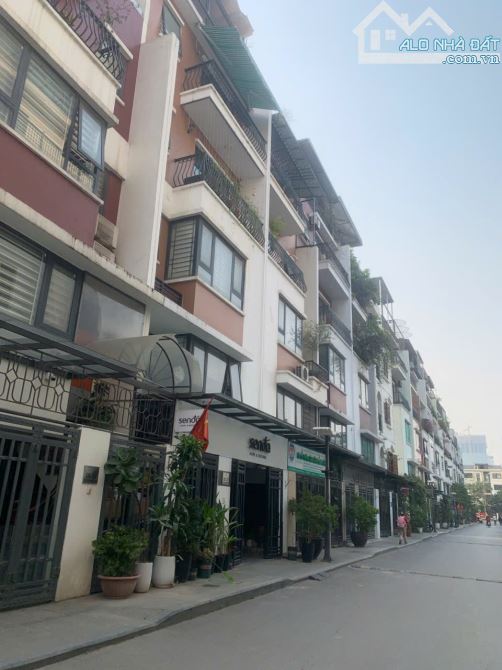 Bán gấp nhà đường Hoàng Quốc Việt 75m2, 6T thang máy, ôtô tránh, kinh doanh, giá 21,5 tỷ. - 1