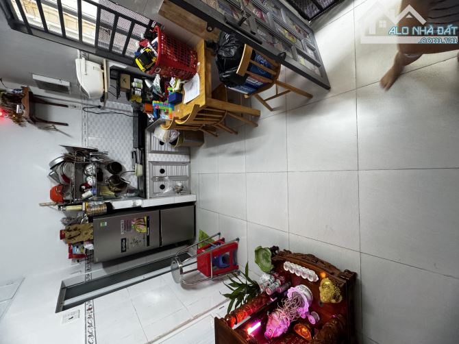 Gấp bán nhà Cách Mạng Tháng 8 - Q3- 18M - 2 Lầu chỉ 2.99 tỷ - 1