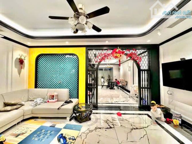 Biệt Thự Đẹp 671 Hoàng Hoa Thám, Lô Góc, 129m2, MT 7m, Toàn Cây Xanh, Nội Thất Gỗ Tiền tỷ - 2