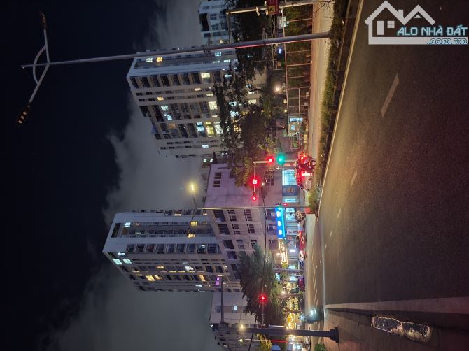[Q.7] 200m2 ngang gần 5m cách 1 căn ra đường HTP cách Crescent Mall Phú Mỹ Hưng 300m C - 2