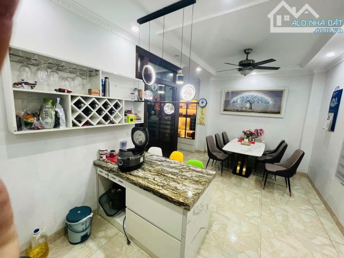 Cho thuê tầng 3 nhà Dương Quảng Hàm 35m full đồ ngay ô tô - 2