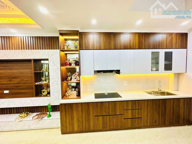 Bán nhà Hoàng Quốc Việt 52m ô tô tránh, vỉa hè kinh doanh - 2