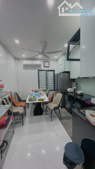 Bán nhà phố Khương Trung- 3 bước ra ô tô- Tặng nội thất - 5 ngủ- 45m2 - 2