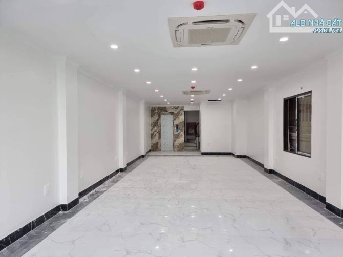 PHÂN LÔ HOÀNG QUỐC VIỆT - 3 Ô TÔ TRÁNH - VỈA HÈ KINH DOANH - VIEW HỒ - 8 TẦNG THANG MÁY - - 2