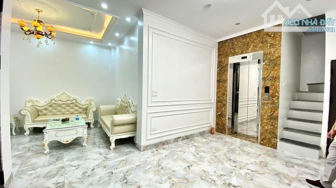 Minh Khai - Style tân cổ điển - 45M - Xây mới thang máy - Ngõ thông - Gần ô tô - Nhiều ngủ - 2