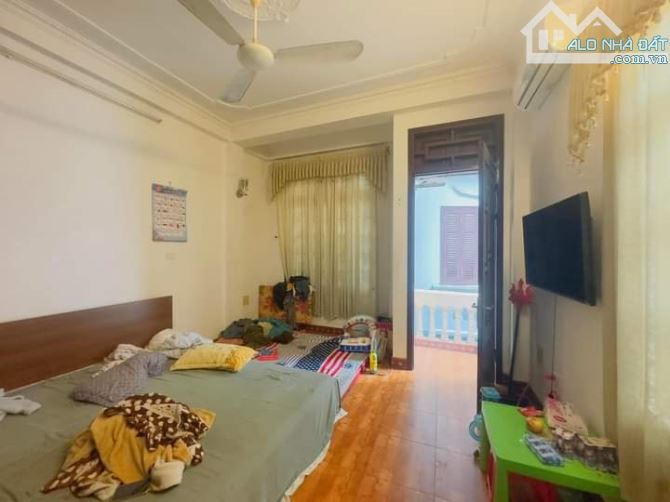 CHÍNH CHỦ BÁN NHÀ THÁI THỊNH 50M2 - 4 TẦNG SÂN CỔNG RIÊNG - 2