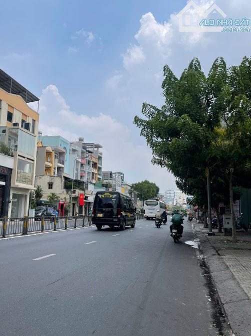 Giảm 5 Tỷ! Bán gấp MT Nguyễn Tri Phương, Q. 10 - 212m2 (12 x 18m) - HĐT 270Tr/Th - 74 Tỷ - 2