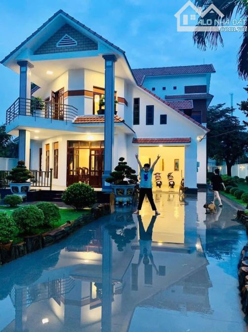 Tặng nội thất cao cấp BIỆT THỰ VƯỜN SIÊU XỊN XÒ - MẶT TIỀN TÂN XUÂN - 50M TÔ KÝ -  1600M2 - 2