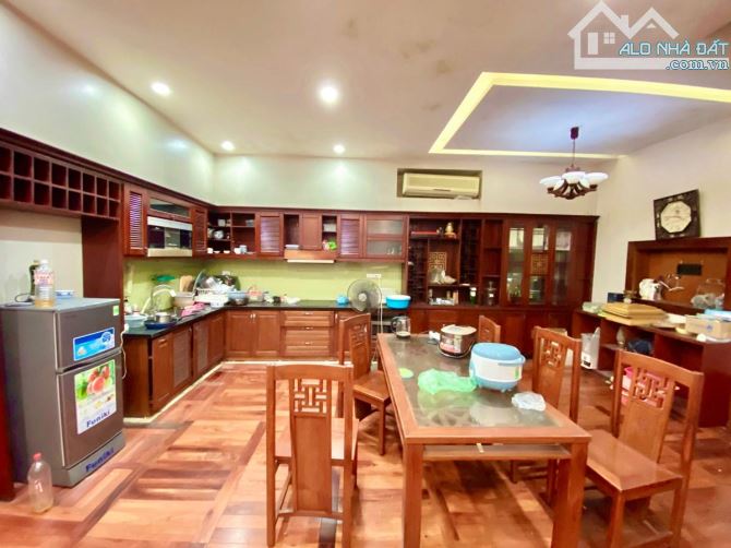 Vỡ Bank bán gấp Phân Lô Nguyễn Khánh Toàn, ô tô tránh, 121m,28 Tỷ - 2