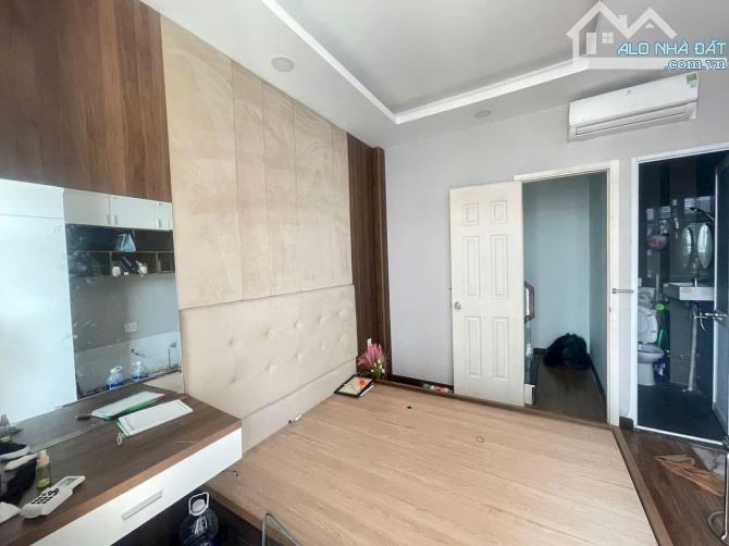 Hiếm! Bán nhà biệt thự nội khu Mê Linh- đối diện Bason. giáp Q1. DT: 12*18m. 3 tầng. 29 tỷ - 2