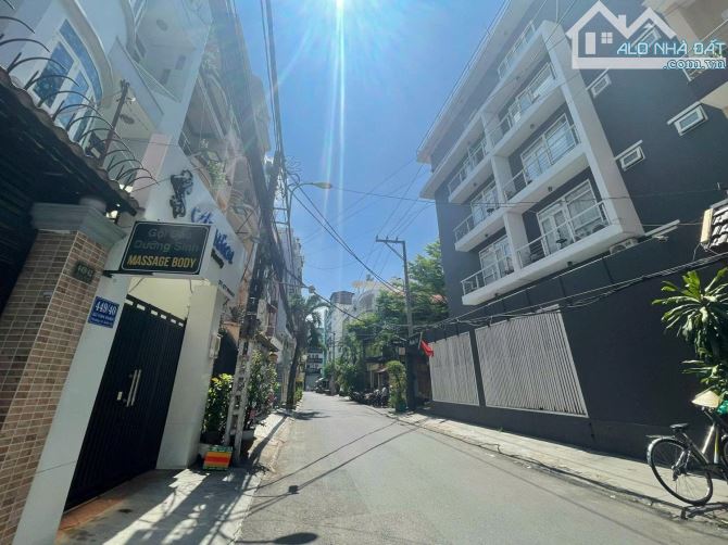 Bán tòa nhà CHDV cao cấp đường Sư Vạn Hạnh. DT: 10*21M. KC: Hầm - 7 tầng. Giá chỉ: 65 tỷ - 2