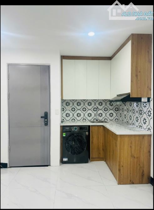 18.x tỷ/81 M2/ 7 tầng/4.5 M tiền./ ngõ Quỳnh.hai bà trưng - 2