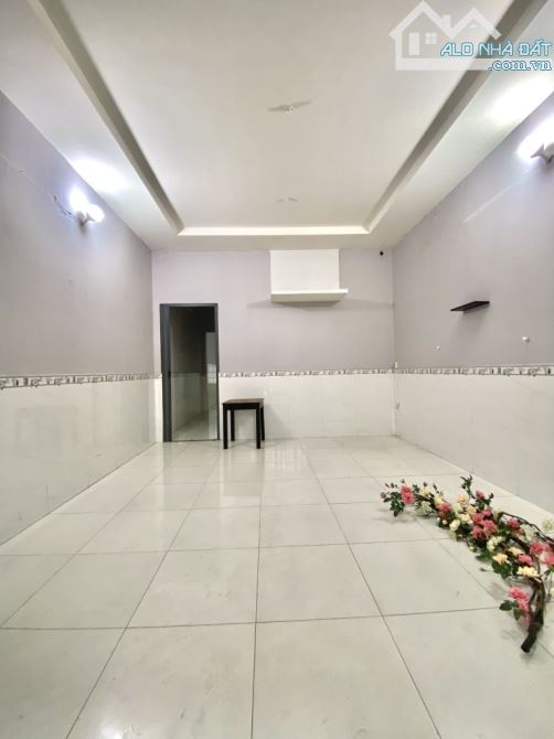 Nhà cấp 4 đường PHAN VĂN HỚN, phường TÂN THỚI NHẤT, Q12, dt 83m2 (4,5mx18m), 6,2Tỷ - 2