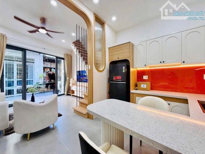 Sát mặt tiền Quang Trung- Ngang 7m - HXH - 2 tầng 3PN- mới ở ngay - Hơn 4 tỷ - 2