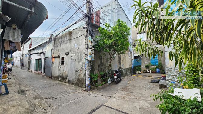 5Tỷ500__245m2__Dãy trọ gần Vincom và Ngã Tư 550__thu 15 tr/th__Hẻm 4m cách ĐT743B chỉ 100m - 3
