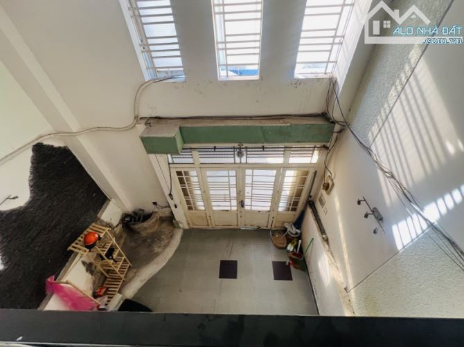 BÁN NHÀ 45M² 5 TẦNG BTCT XE HƠI VÀO NHÀ THOẠI NGỌC HẦU TP GIÁ CHỈ 5 TỶX - 3