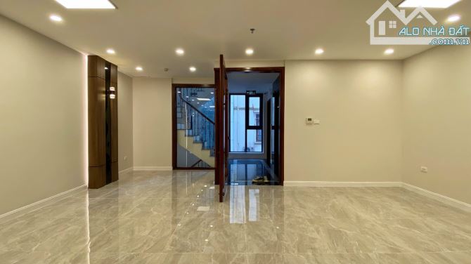 Cho thuê nhà ngõ ô tô tại Nguyễn Xiển. DT : 60 M * 5 Tầng . MT : 5 M. Chia phòng.Gía:  26t - 3