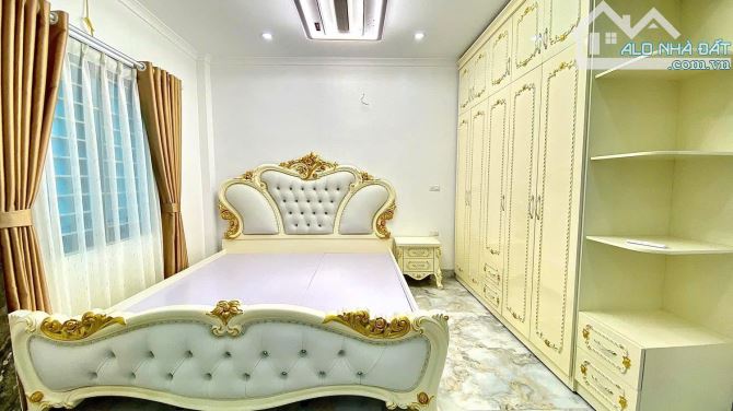 Minh Khai - Style tân cổ điển - 45M - Xây mới thang máy - Ngõ thông - Gần ô tô - Nhiều ngủ - 3