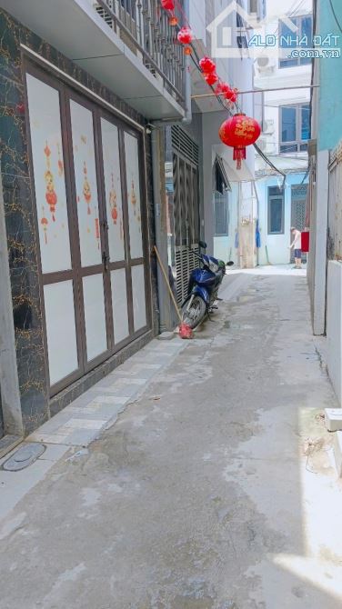 Nhà XINH phố ĐỨC GIANG 30m - MT 3,5m - giá 4,75 tỷ - 3