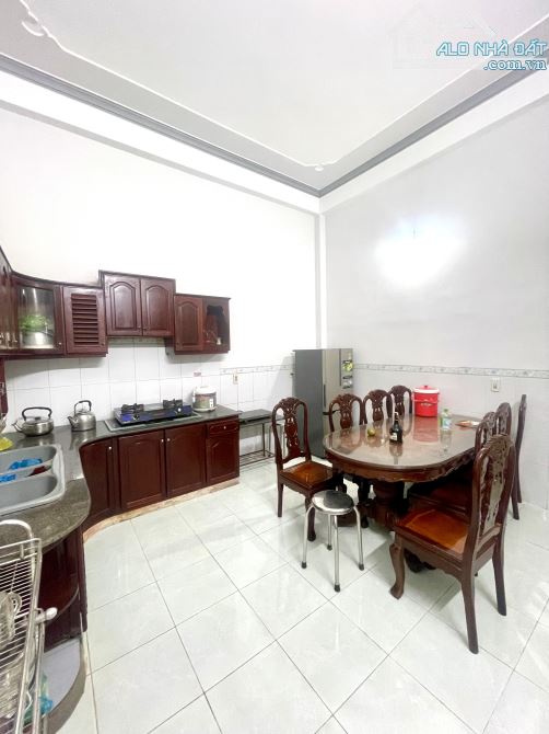 Cho thuê nhà hẻm 38 huỳnh phan hộ bình thuỷ, 1 lầu, trang bị đầy đủ nội thất, hẻm ô tô - 3