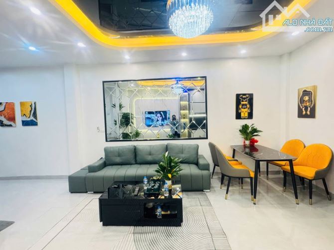 Cần bán nhà phố Hoàng Hoa Thám 37m2 5 tầng 6,68 tỷ