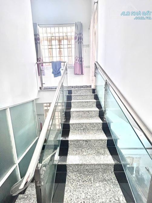 Nhà 3 tầng TẶNG FULL NỘI THẤT đường BÙI VĂN NGỮ, phường Hiệp Thành, Q12, dt 75m2(6mx12,5m) - 3