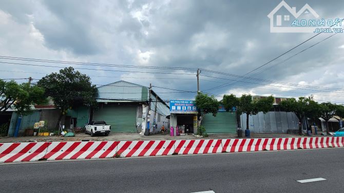 10Tỷ3__295m2__Thu 30 tr/th__Dãy trọ 1kiot + 13phòng__MT đường ĐT743B, gần Ngã Ba Đông Tân - 3