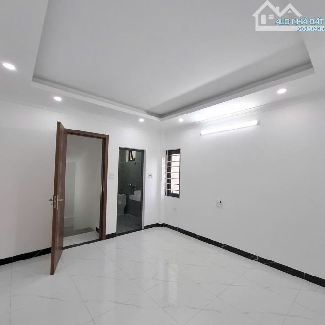 BÁN NHÀ PHỐ THẠCH BÀN LONG BIÊN 5 Tỷ  35 m 5 TẦNG MT 4m, SÁT PHỐ và ô tô tránh, kinh doanh - 3