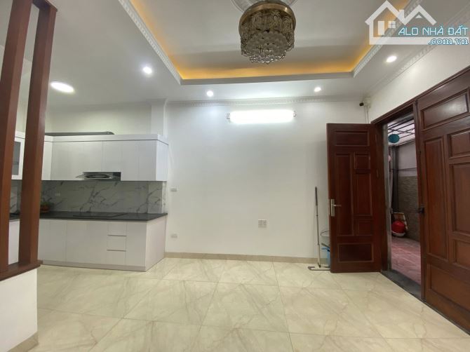 BÁN NHÀ HOÀNG HOA THÁM – NGÕ RỘNG – 30M² – 6 TẦNG – MẶT TIỀN 4M – 7.5 TỶ - 3