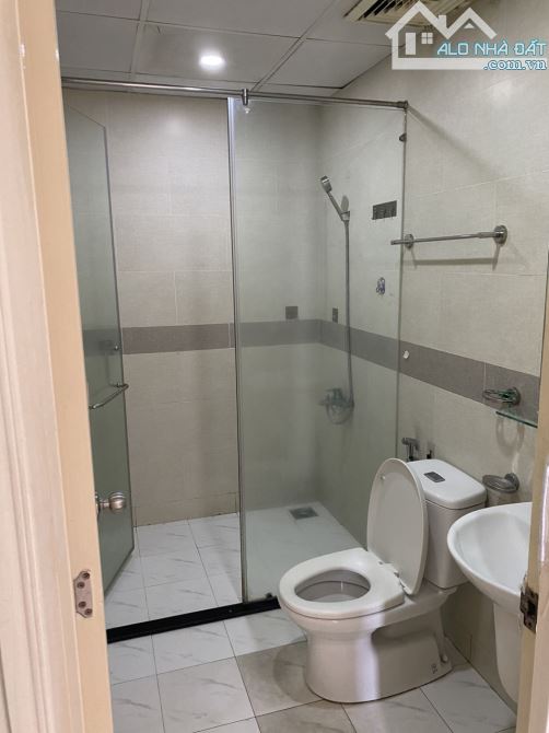 Kẹt tiền! Bán lỗ, nhà đẹp 4.5 x 12, nở hậu 3L đúc kiên cố, hẻm thông xe hơi gần bùng binh - 4