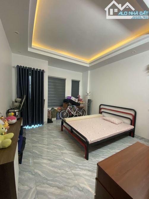 BÁN NHÀ 4 TẦNG  NGÕ ĐƯỜNG TỨC MẠC - P LỘC VƯỢNG - TP NAM ĐỊNH: CÓ SÂN TRƯỚC VÀ SAU - 4