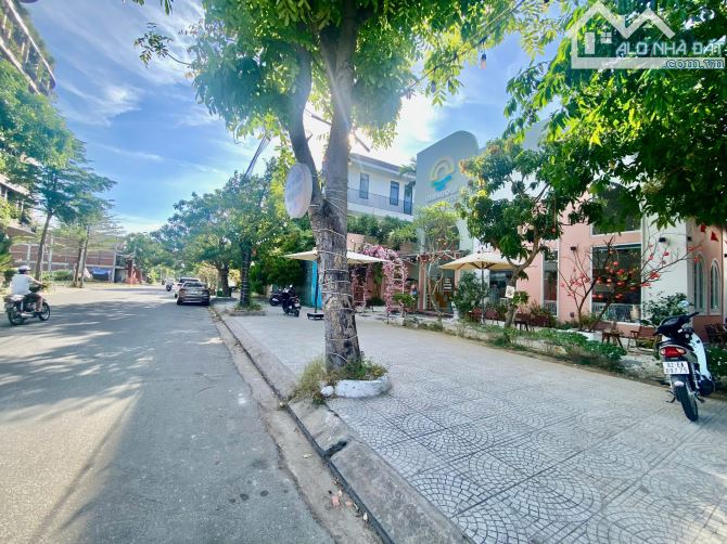 SIÊU ĐẦU TƯ- BIỆT THỰ VIEW SÔNG 2 TẦNG - DIỆN TÍCH KHỦNG 315M2 - NGANG 15M- CHỈ BÁN GIÁ ĐẤ - 3