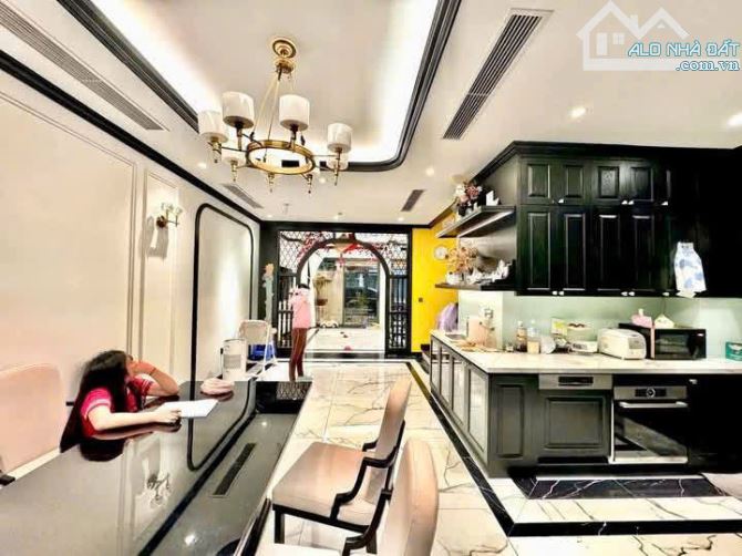 Biệt Thự Đẹp 671 Hoàng Hoa Thám, Lô Góc, 129m2, MT 7m, Toàn Cây Xanh, Nội Thất Gỗ Tiền tỷ - 4