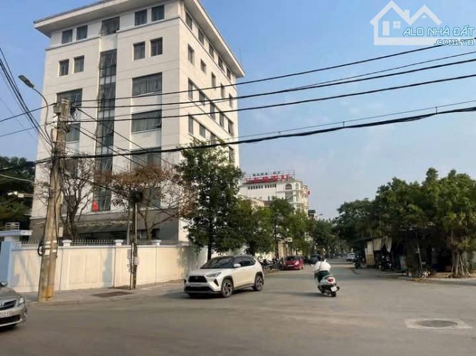BÁN NHÀ TRUNG TÂM THÀNH PHỐ HUẾ - 3 CĂN - GIÁ 3 TỶ - 3 TỶ 650 - 4 TỶ 1 - 4