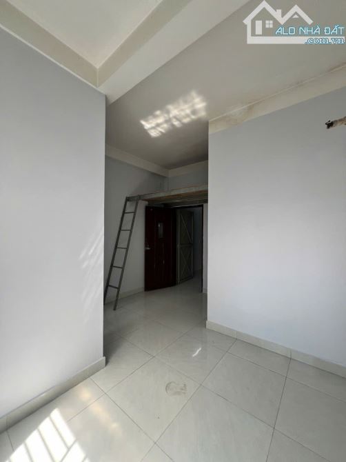 Bán gấp căn hộ dịch vụ 13 phòng. 76m2.5 tầng. đường số 11.BHH. Bình Tân. 7.8T - 4