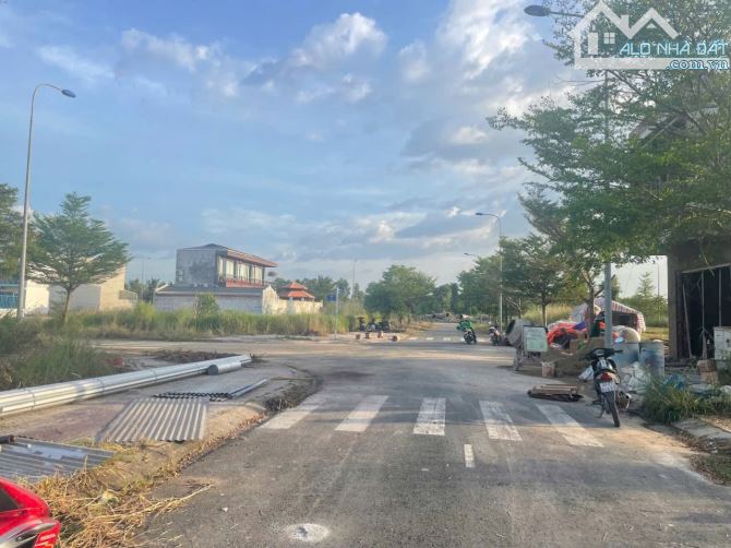 Không có lô thứ 2 !!! Lô 136m2 - 2 tỷ 6, ngay mt 25B TT Hiệp Phước, cửa ngõ sân bay LT - 1