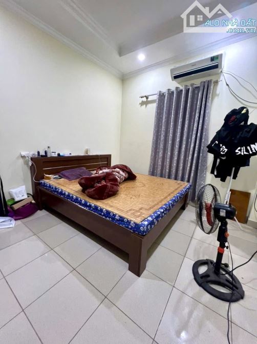NHÀ ĐẸP - LẠC LONG QUÂN TÂY HỒ HÀ NỘI - Ô TÔ- NGÕ THÔNG. Dt 52m.5 tầng.mt 4m. Lh 035535773 - 4