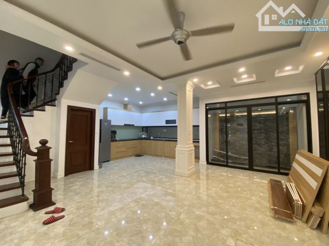 Cho thuê biệt thự Làng Việt Kiều Châu Âu.DT : 160 M * 3 Tầng . MT :10 M.Chia phòng - 4
